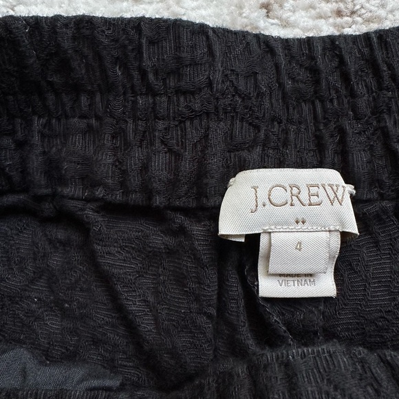 Textured shorts - Picture 2 of 3